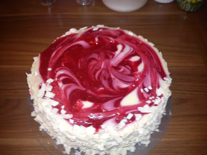 Weisse Schokoladentorte mit Himbeerpürree (20 cm Springform)