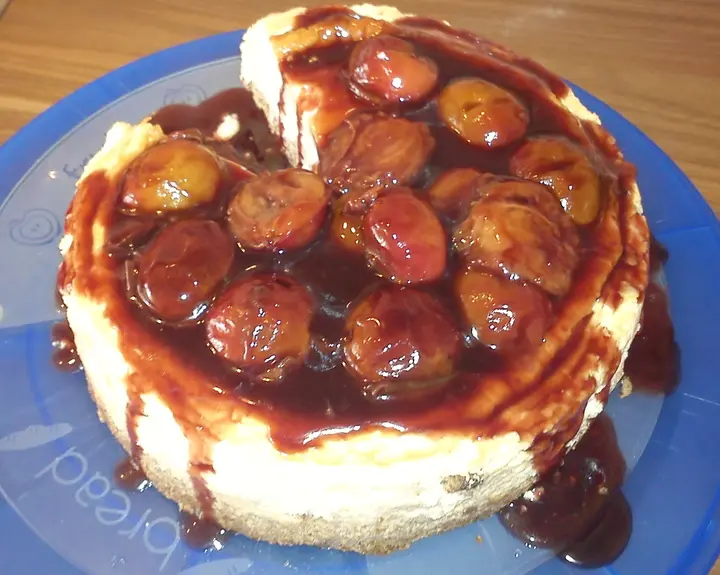 Topfentorte mit Zwetschkenkompott