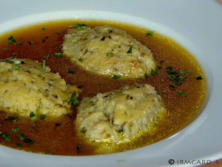 Bärlauchnockerlsuppe