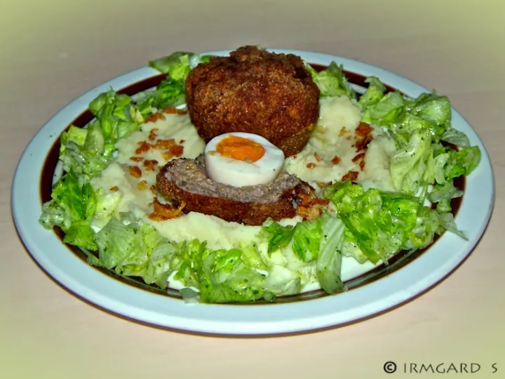 Faschierte Knödel mit Ei