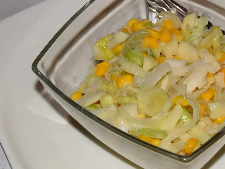 Lauchsalat mit Apfel