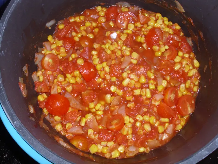 Mais-Chili mit Tomaten und Pfeffer