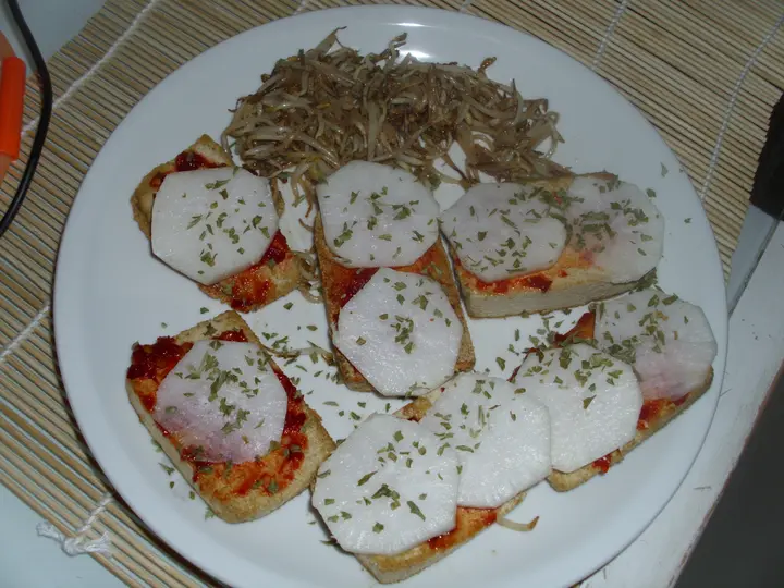 Tofu mit scharfen Sojasprossen und Petersilie