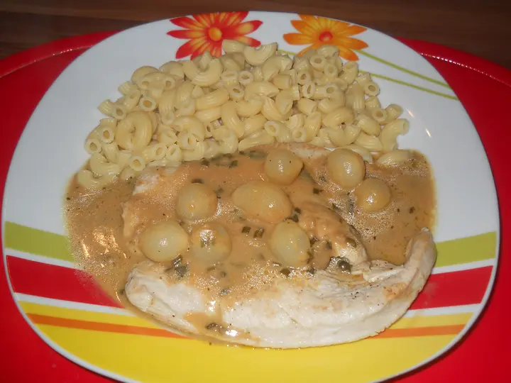 Putenschnitzel mit Perlzwiebel - Senfsauce