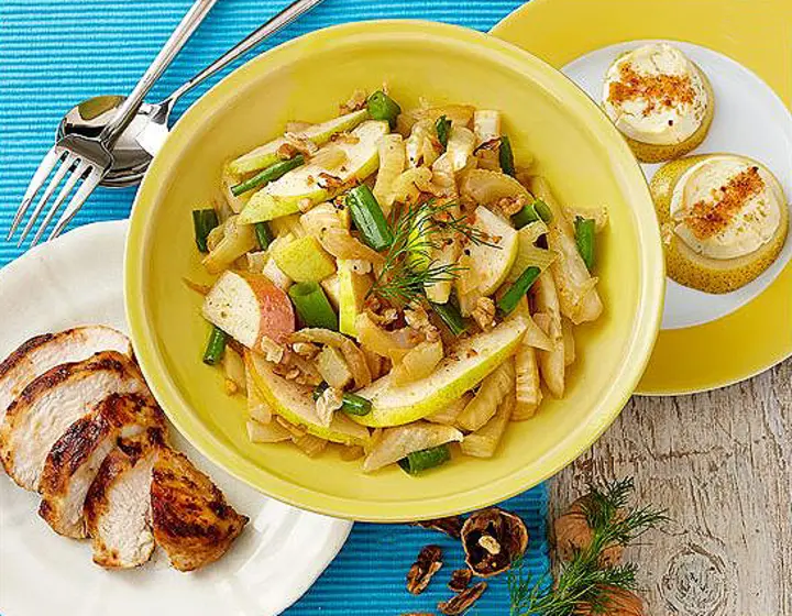 Fenchel-Birnen-Salat mit marinierten Hähnchen