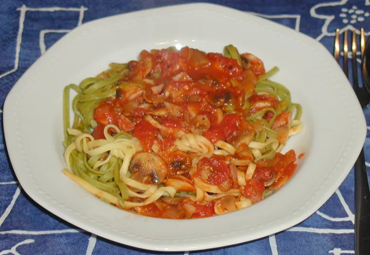 Fettucine Boscaiola (auf Holzfällerart)