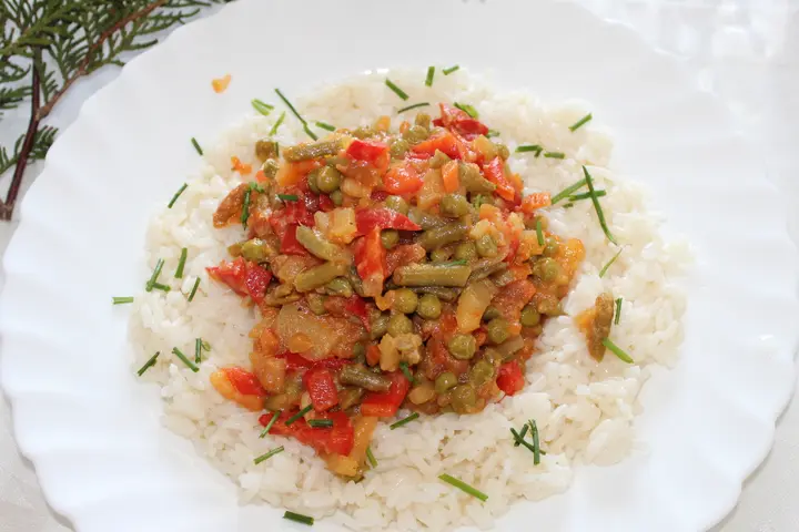 Gemüsesauce mit Reis