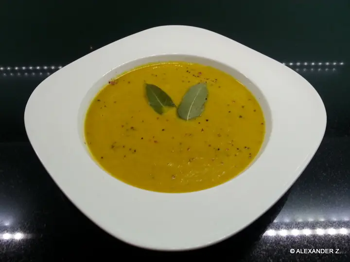 Gemüsesuppe mit Sardinen