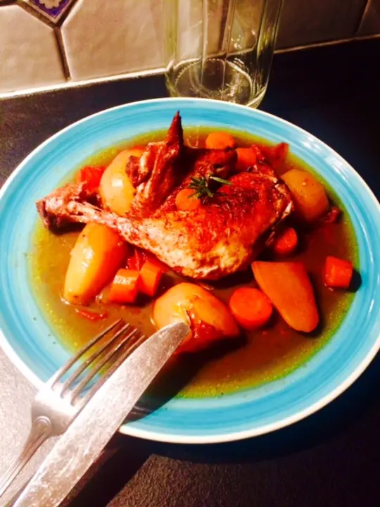 Geschmortes Hühnchen mit Gemüse