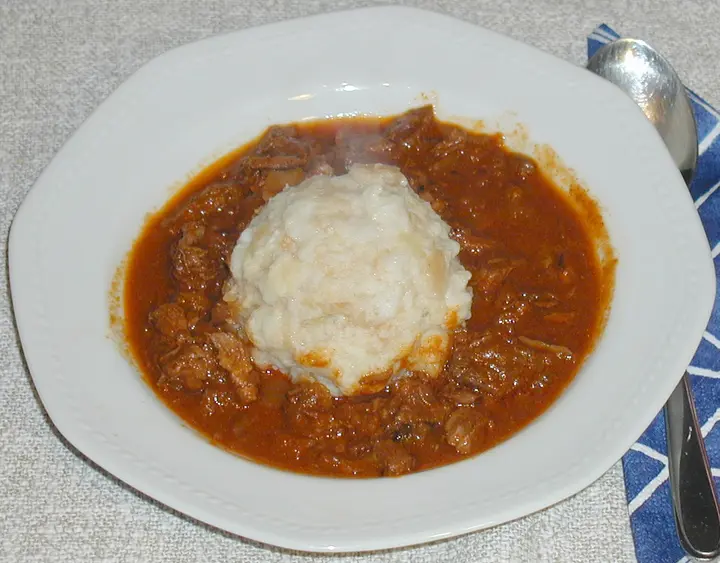 Gulasch (Wiener Saftgulasch)