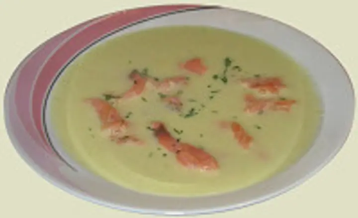 Gurkensuppe mit Räucherlachs