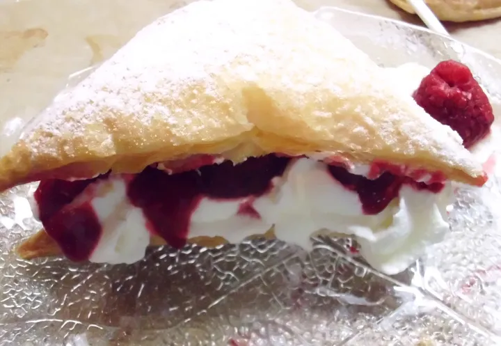 Himbeer - Blätterteigecken