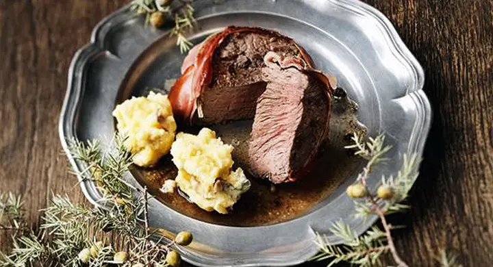 Hirschsteak im Speckmantel mit Maronipolenta