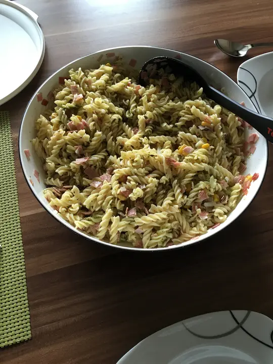 Nudelsalat nach Art des Hauses 