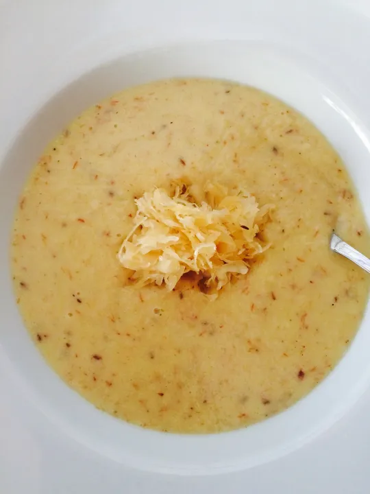 Deftige Erdäpfel-Sauerkraut Suppe