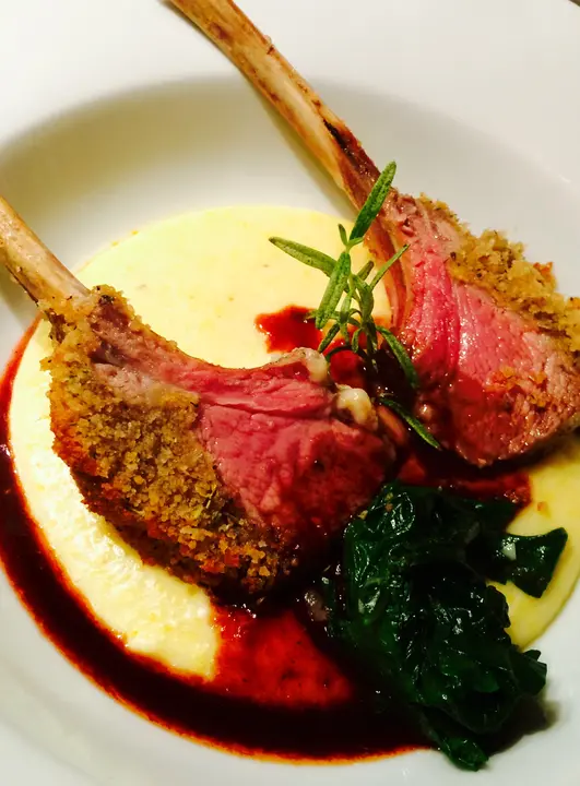 Lammkoteletts mit Kräuterkruste 