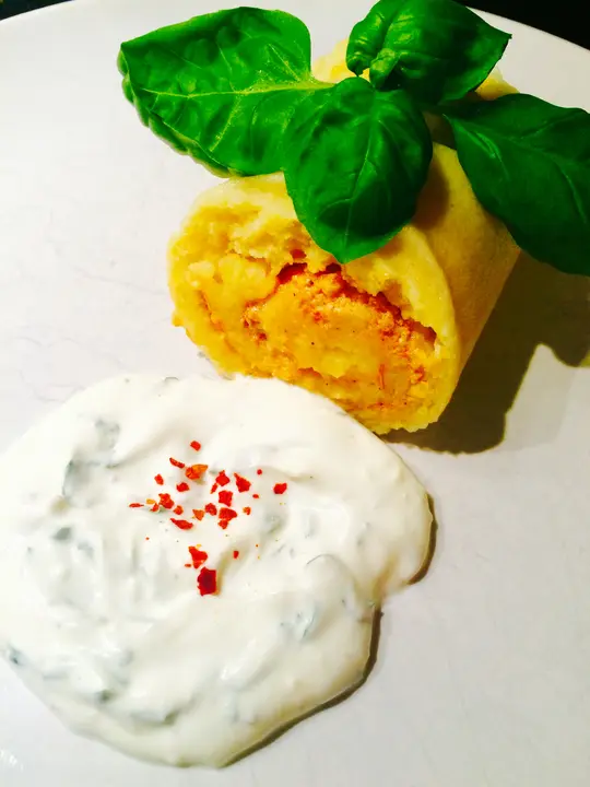 Erdäpfel Roulade mit roter Füllung 