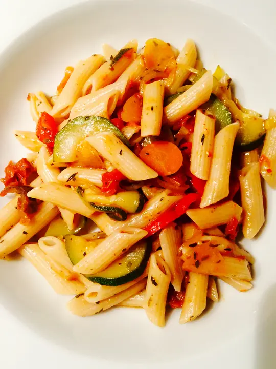 Pasta mit würzigen Gemüse 