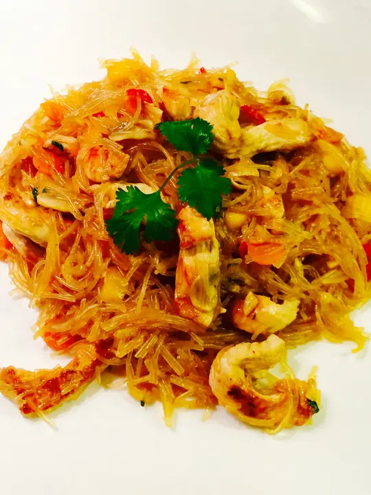 Glasnudelsalat mit Hühnchen 