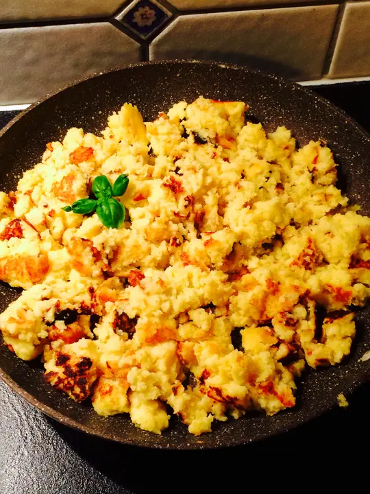 Erdäpfel Schmarren mit Topfen 