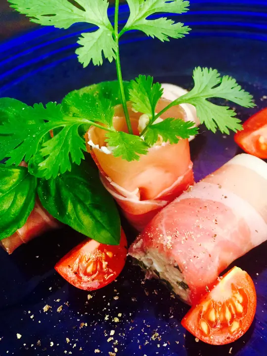 Basilikum Creme im Prosciuttomantel