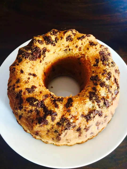 Gugelhupf mit Eierlikör und Schokolade 