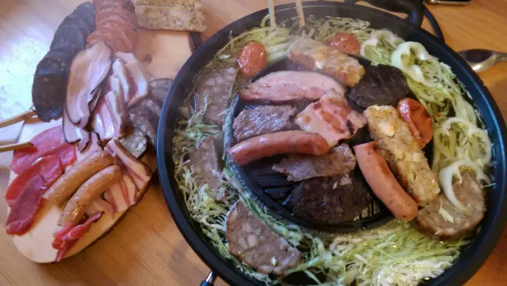 Schweinsbraten mit Schaum-Marinade vom Tischgrill