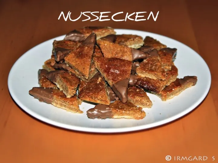Nussecken mit Marzipan