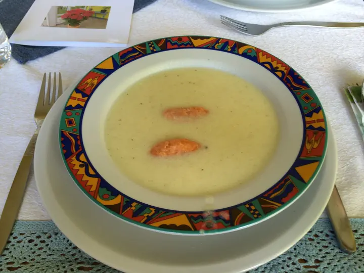 Jungzwiebelsuppe mit Paradeisnockerl