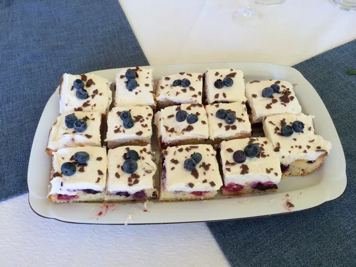 Beerenkuchen mit Topfencreme