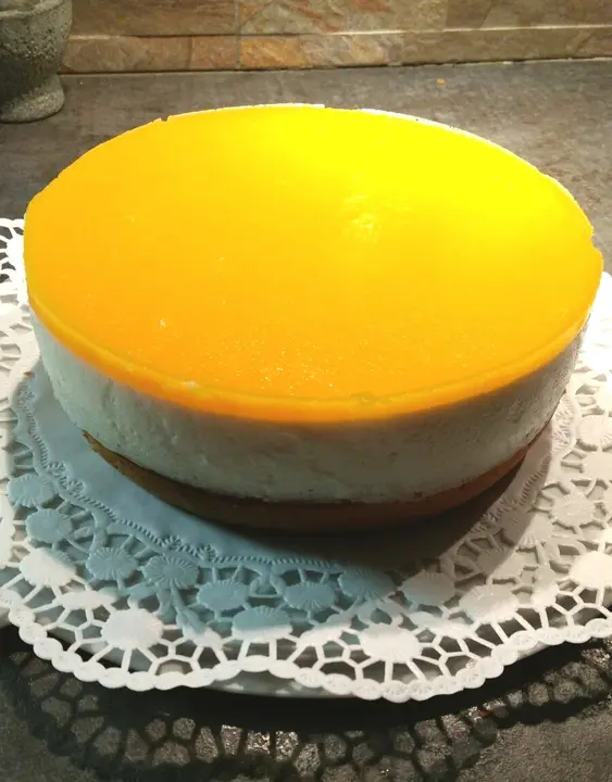 Joghurt-Topfentorte mit Pfirsichspiegel