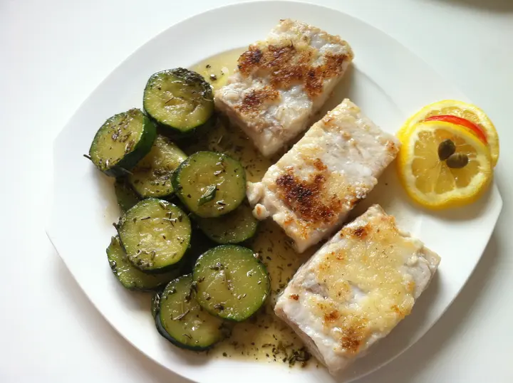 Dorschfilet mit gedünsteten Zucchini