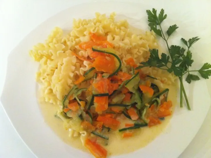 Nudeln in Gemüse-Weissweinsauce