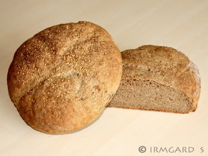 Mischkornbrot mit Sesam