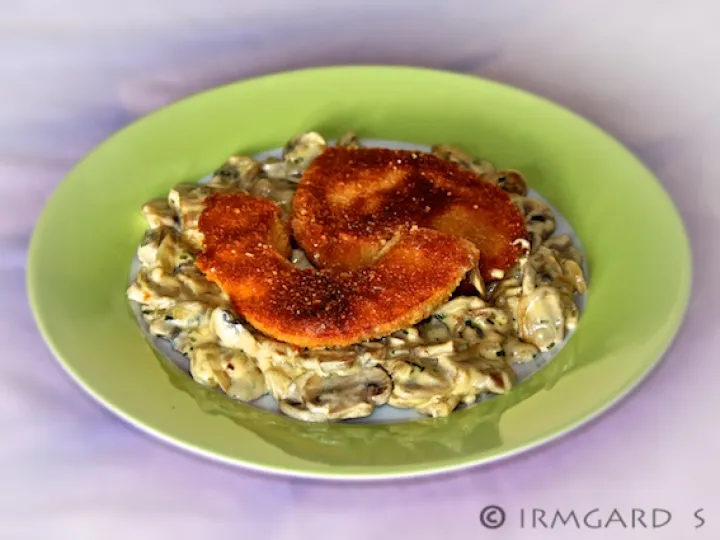 Kürbisschnitzel auf Champignons