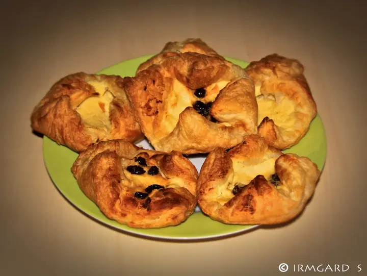 Topfengolatschen aus Plunderteig