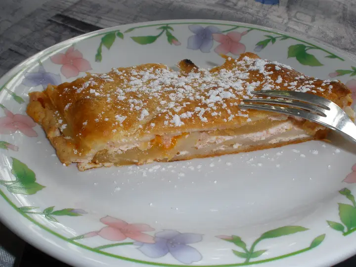 Apfel-Marillen-Strudel