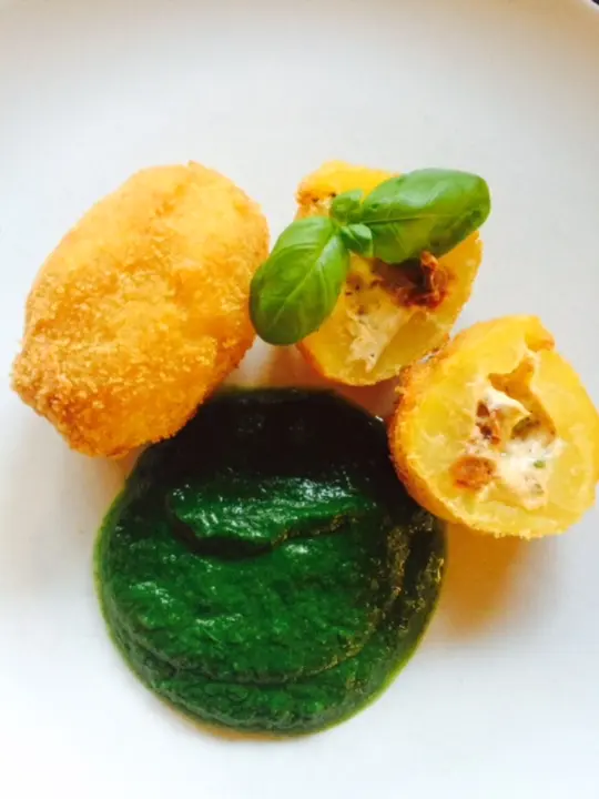 Kartoffel mit Käse-Tomaten Füllung