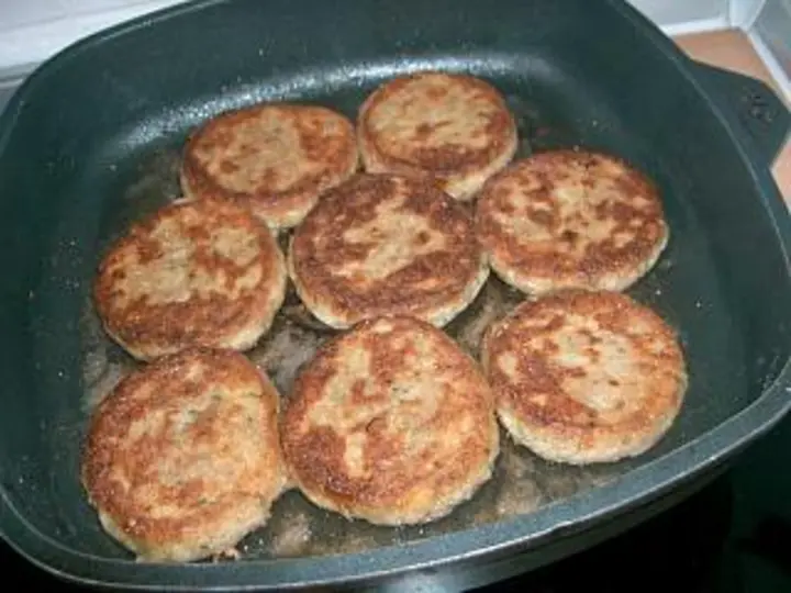 Kartoffelpflanzerl mit Käse