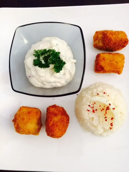 Lachs-Nuggets mit Butterreis