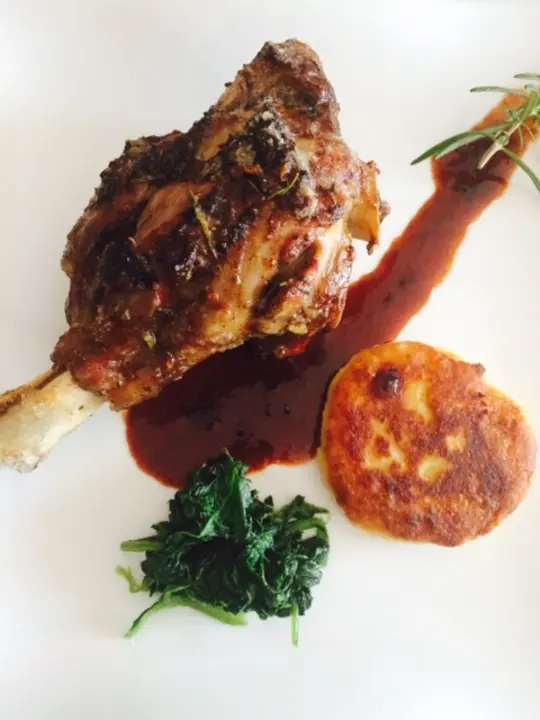 Lammkeule mit Rotwein Jus