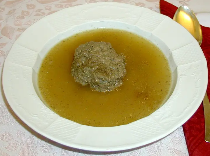 Leberknödelsuppe