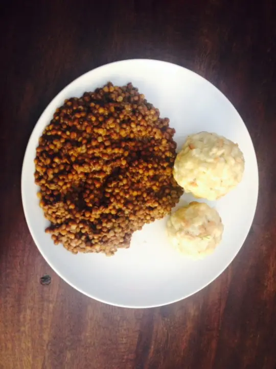 Linsen mit Semmelknödel
