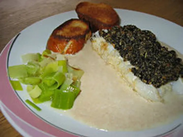 Steinbutt mit Olivenkruste an Thunfischsauce