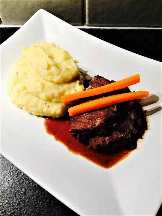 Ochsenbacken in Portweinsauce