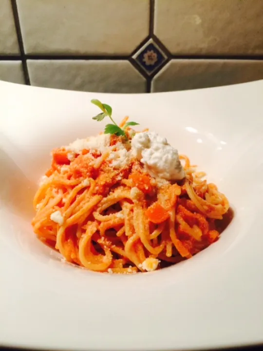 Spaghetti mit Gemüse-Käse Sauce