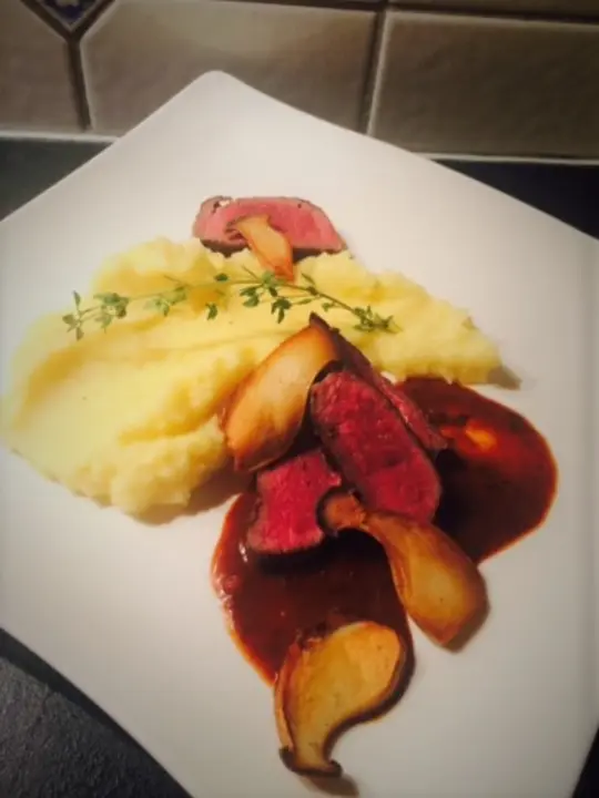 Rehrücken mit Backpflaumensauce