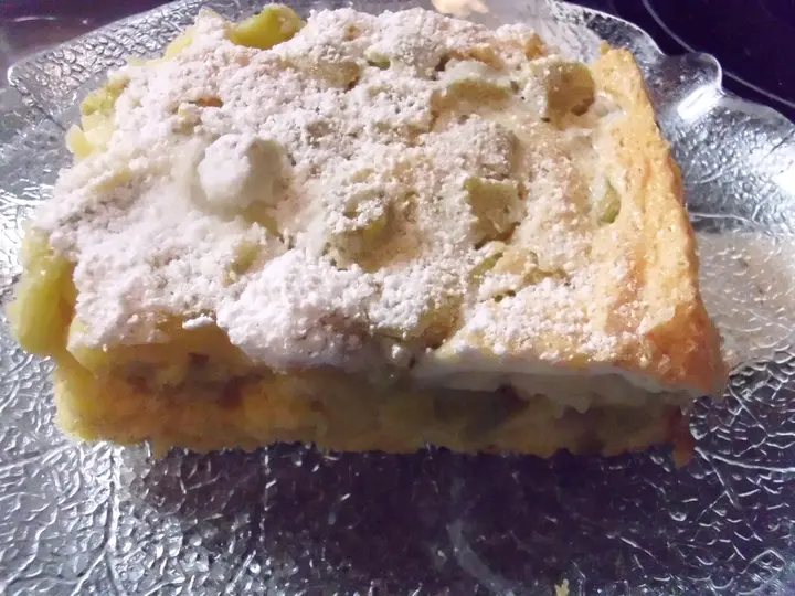 Rhabarberkuchen mit Schneehaube