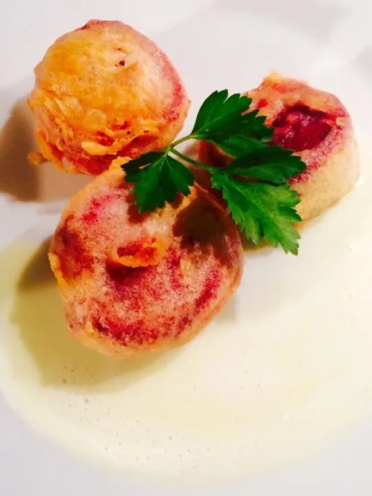 Rote Rüben im Bierbackteig mit Krensauce