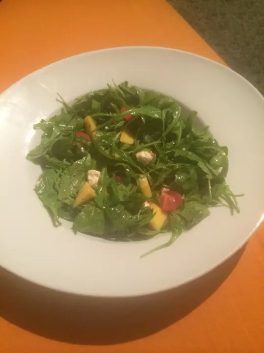 Rucola- Mango- Mozzarella Salat